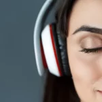Coding: Why Headphones Help for Silencing Noisy Brains