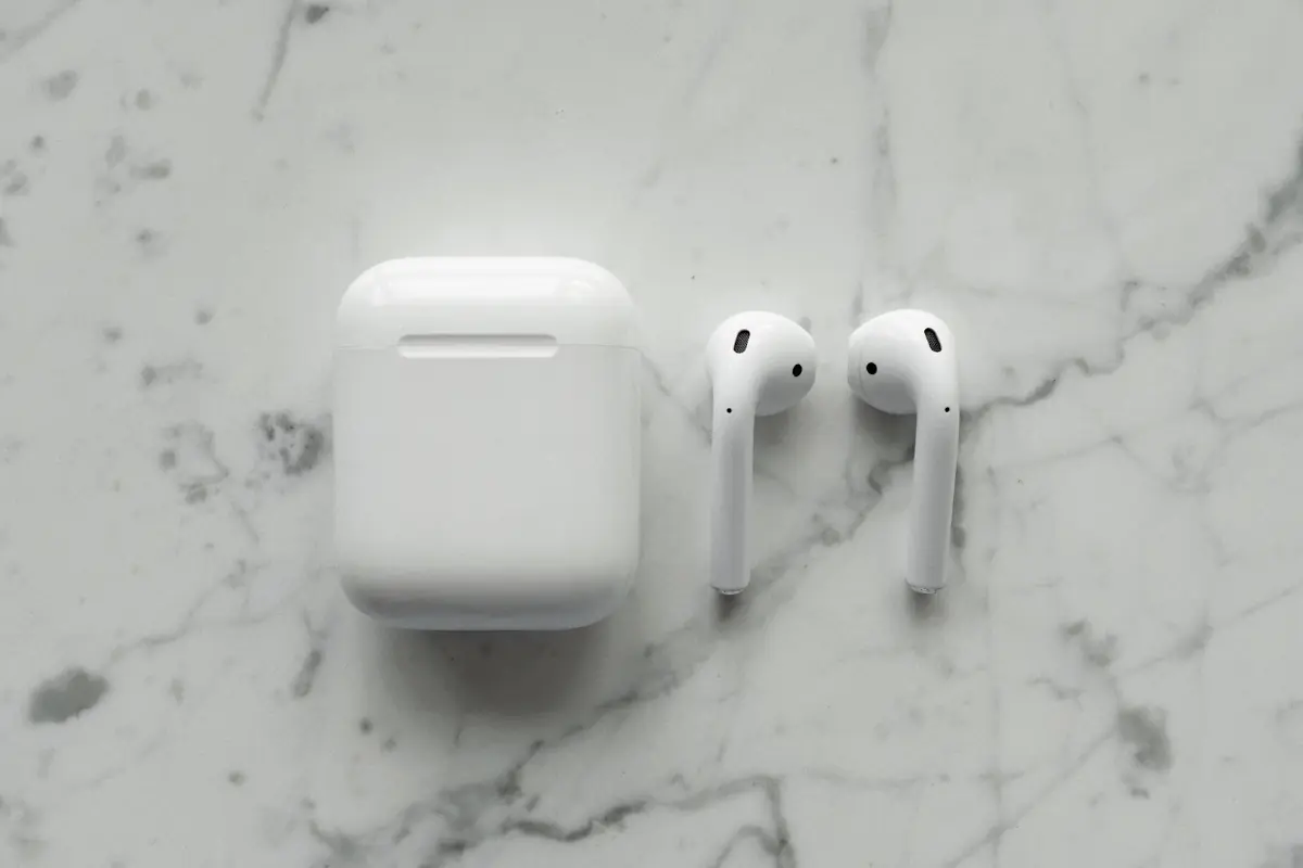 How To Clean Airpods or Earbuds Without Damaging Them